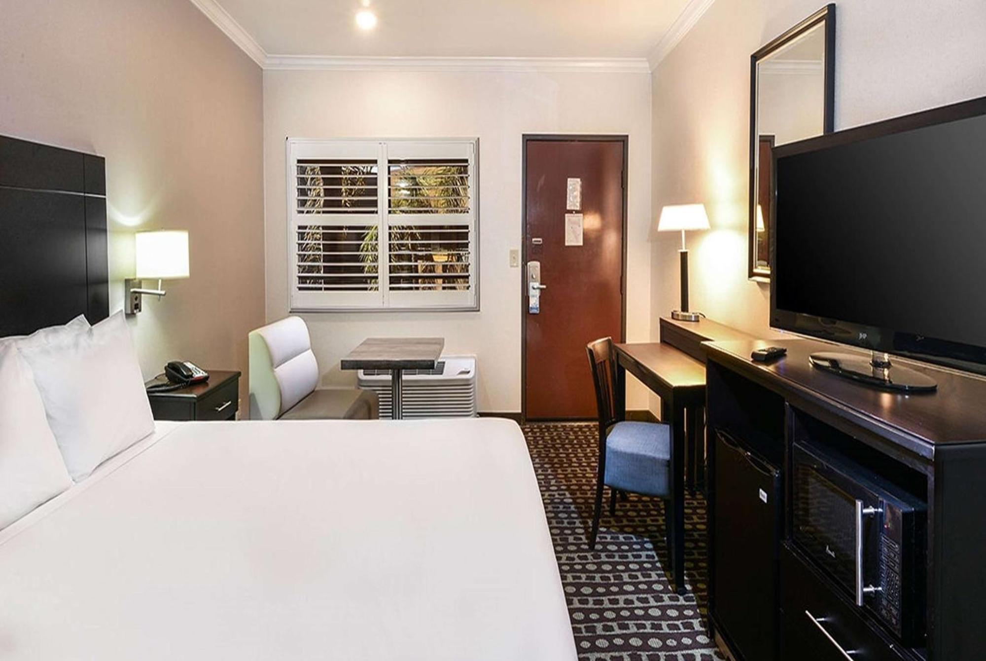 Travelodge By Wyndham Commerce Los Angeles Area Exteriör bild